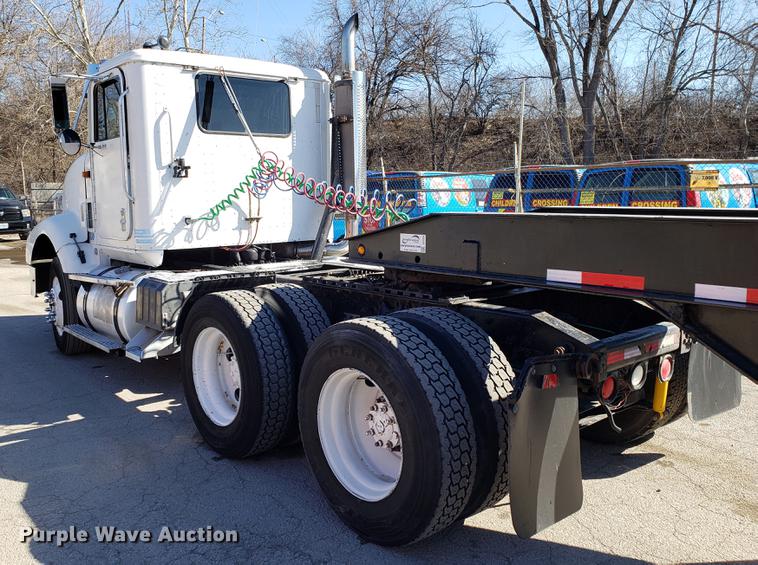 image for item DF3357 1996 International 9400 semi truck