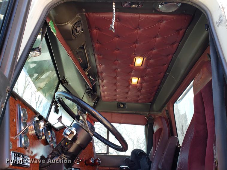 image for item DF3357 1996 International 9400 semi truck