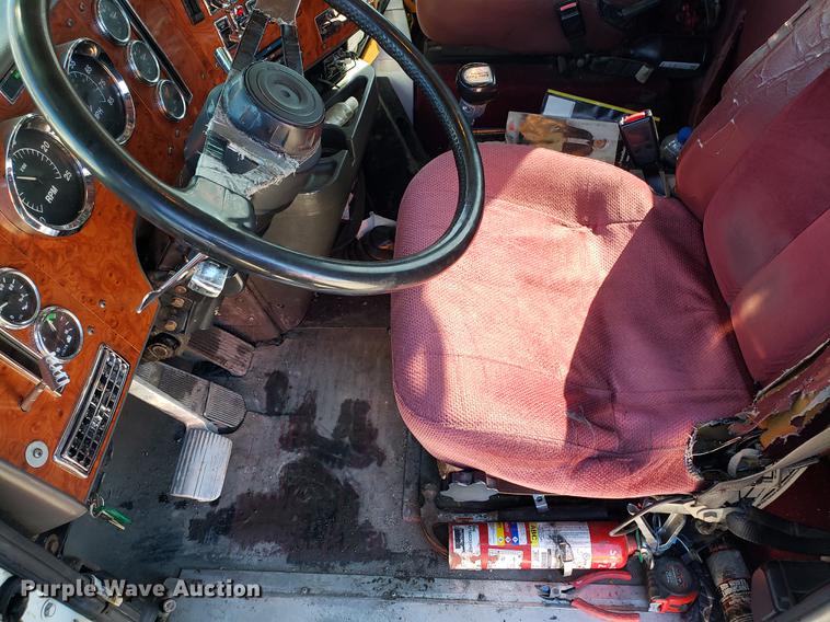 image for item DF3357 1996 International 9400 semi truck