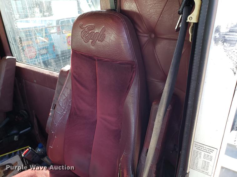 image for item DF3357 1996 International 9400 semi truck