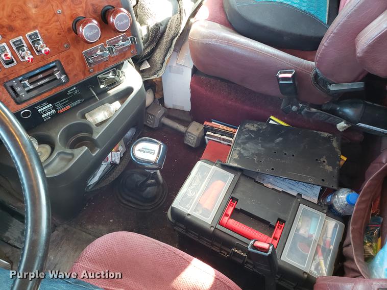 image for item DF3357 1996 International 9400 semi truck