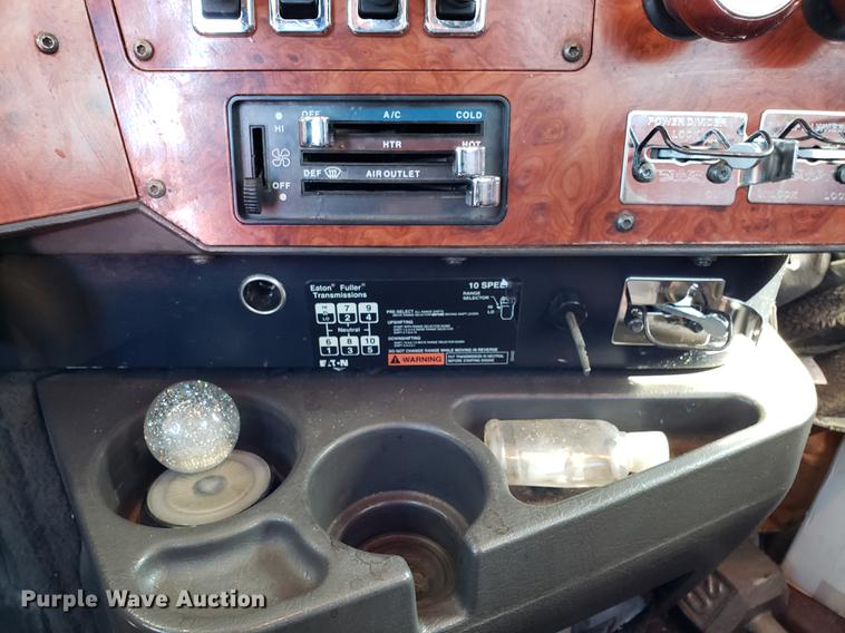 image for item DF3357 1996 International 9400 semi truck