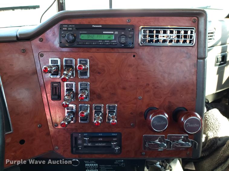 image for item DF3357 1996 International 9400 semi truck