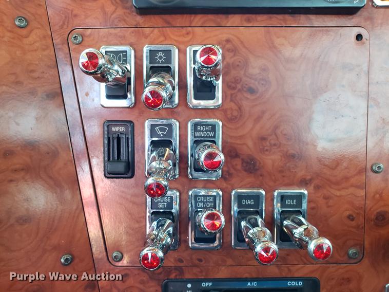 image for item DF3357 1996 International 9400 semi truck