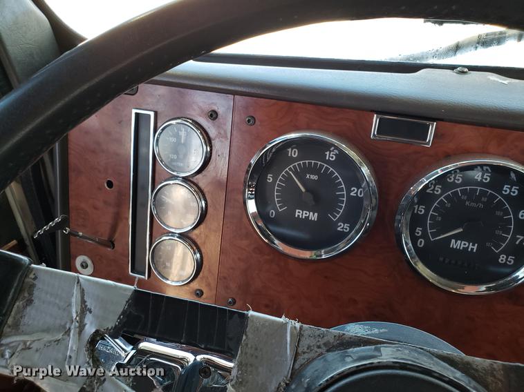 image for item DF3357 1996 International 9400 semi truck