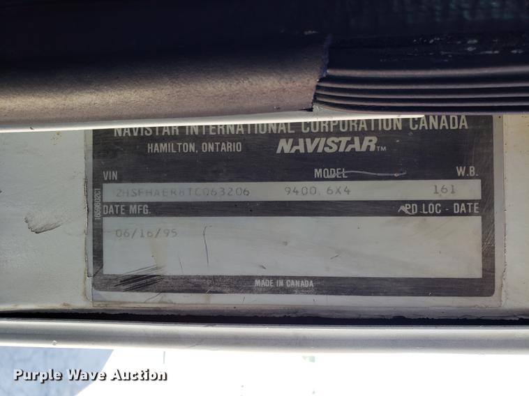 image for item DF3357 1996 International 9400 semi truck