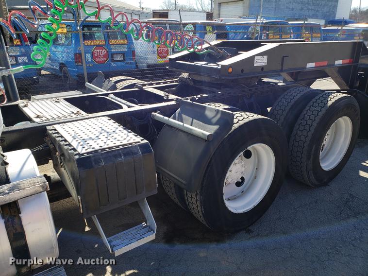 image for item DF3357 1996 International 9400 semi truck