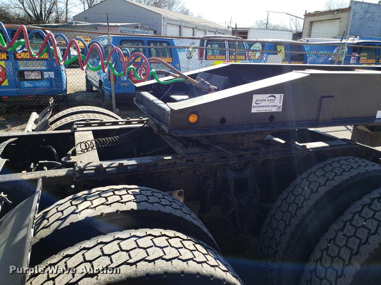 image for item DF3357 1996 International 9400 semi truck