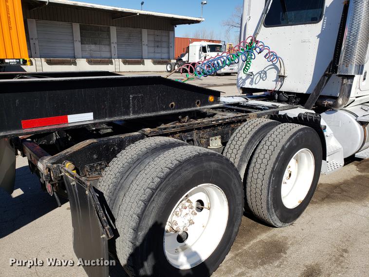 image for item DF3357 1996 International 9400 semi truck