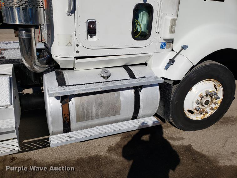 image for item DF3357 1996 International 9400 semi truck