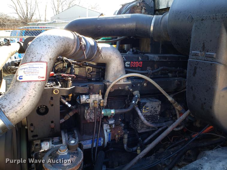 image for item DF3357 1996 International 9400 semi truck