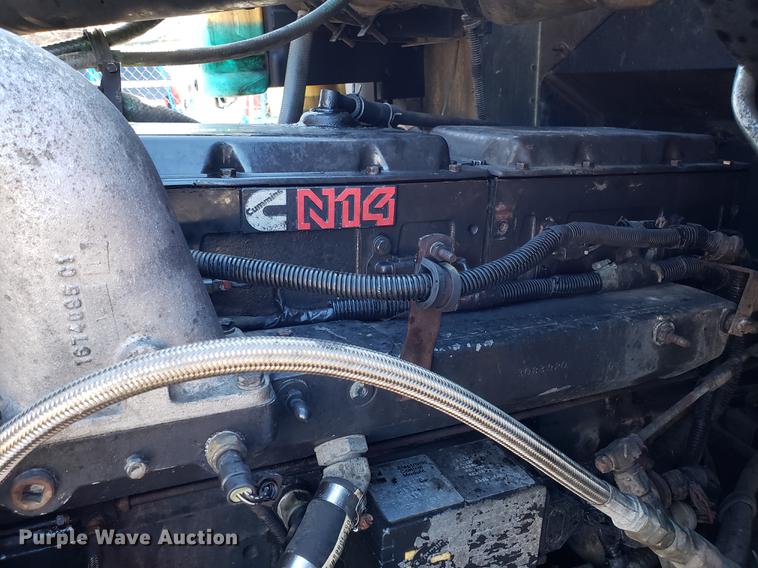 image for item DF3357 1996 International 9400 semi truck