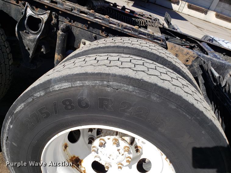 image for item DF3357 1996 International 9400 semi truck