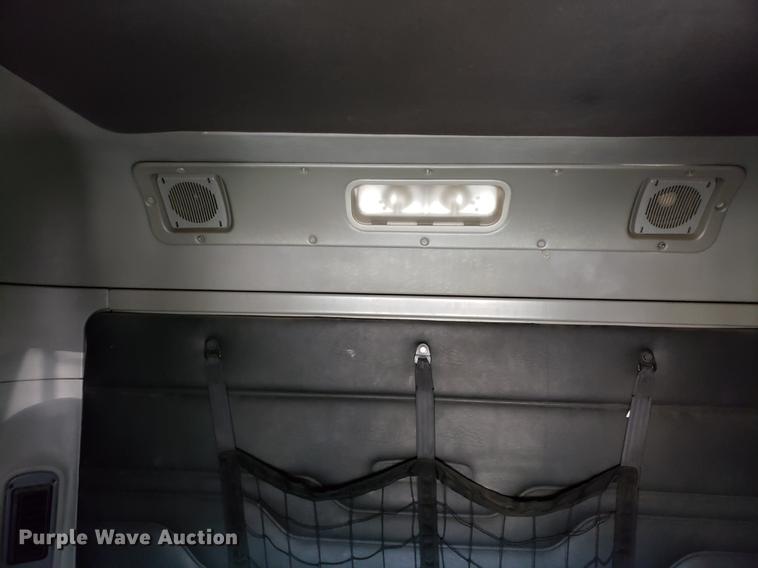 image for item DF3358 2004 Freightliner Columbia semi truck