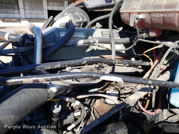 image for item DF3358 2004 Freightliner Columbia semi truck