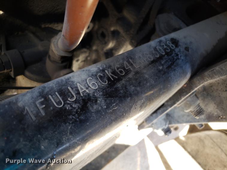 image for item DF3358 2004 Freightliner Columbia semi truck