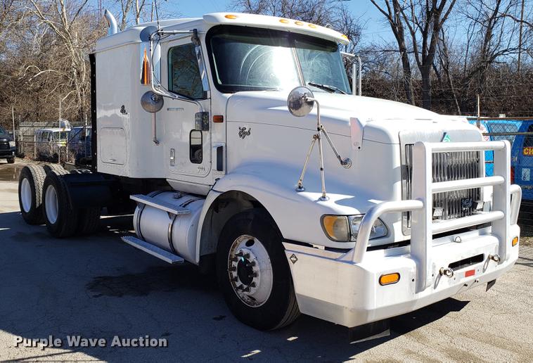 image for item DF3359 2000 International 9400i semi truck