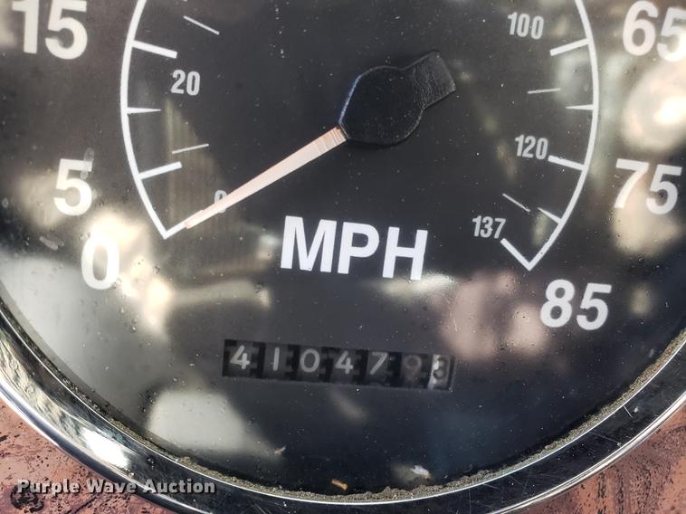 image for item DF3359 2000 International 9400i semi truck