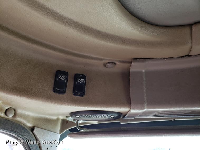 image for item DF3359 2000 International 9400i semi truck