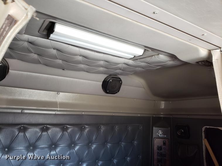 image for item DF3359 2000 International 9400i semi truck