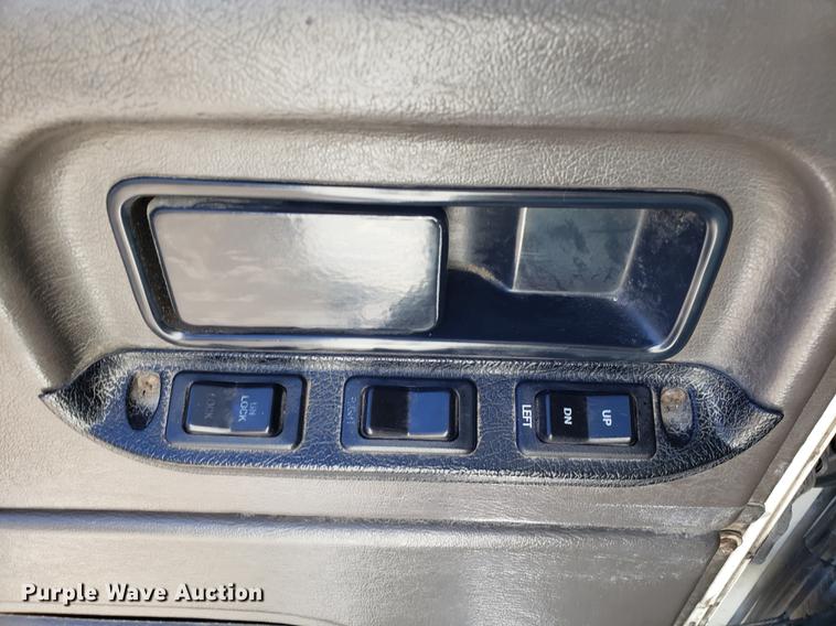 image for item DF3359 2000 International 9400i semi truck