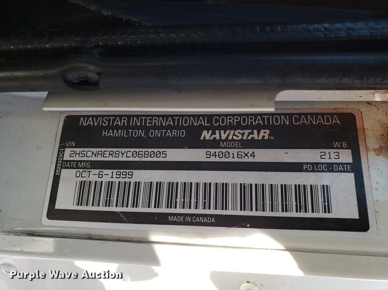 image for item DF3359 2000 International 9400i semi truck