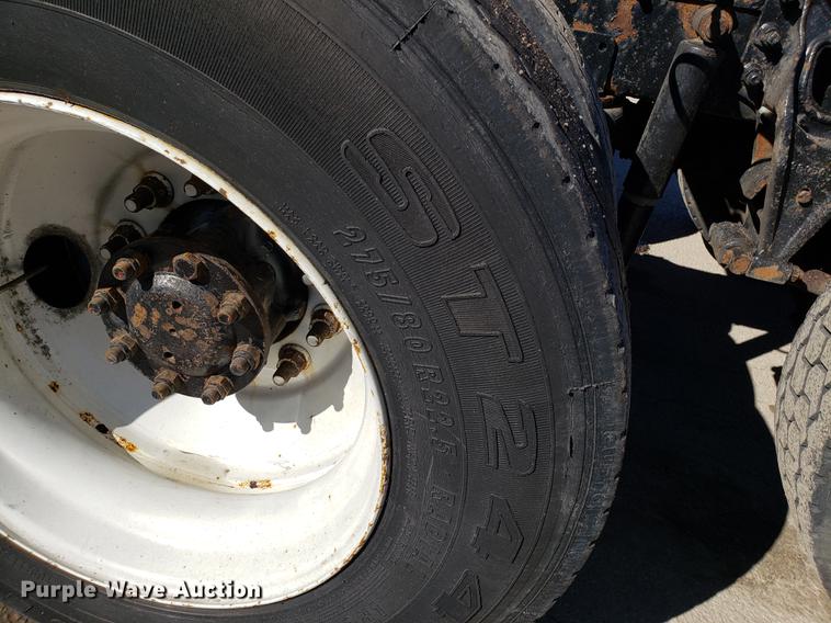 image for item DF3359 2000 International 9400i semi truck