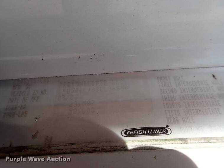 image for item DF8849 2003 Freightliner Columbia semi truck