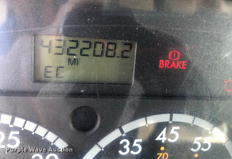 image for item DF8849 2003 Freightliner Columbia semi truck