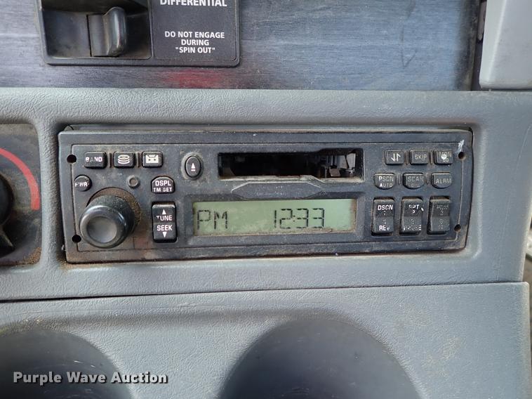 image for item DF8849 2003 Freightliner Columbia semi truck