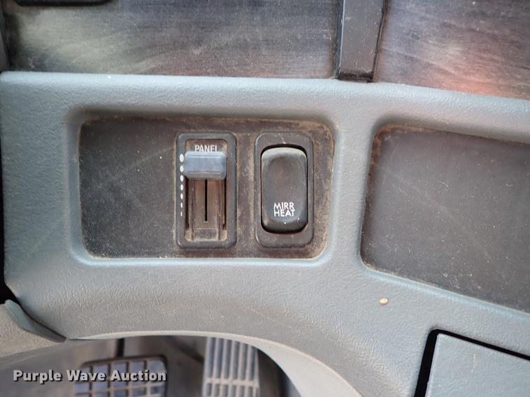 image for item DF8849 2003 Freightliner Columbia semi truck