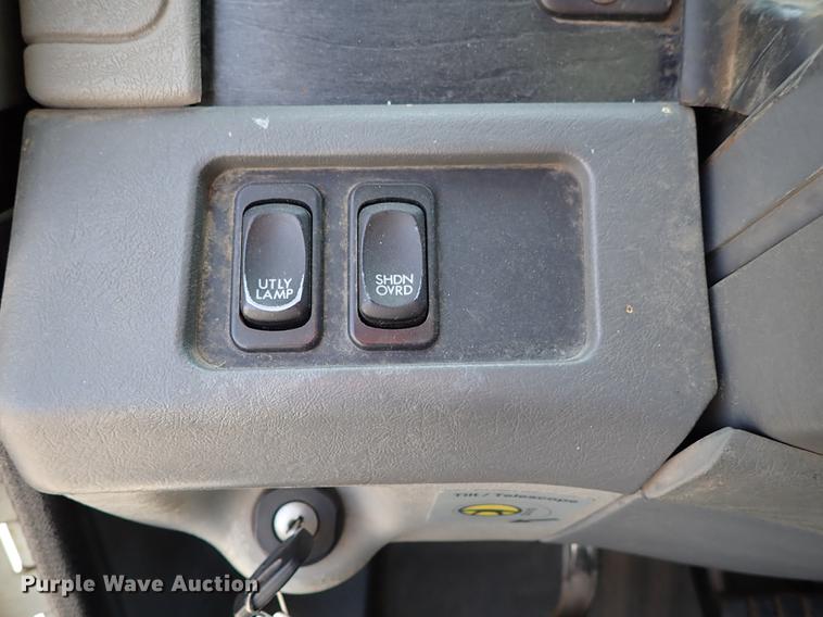 image for item DF8849 2003 Freightliner Columbia semi truck