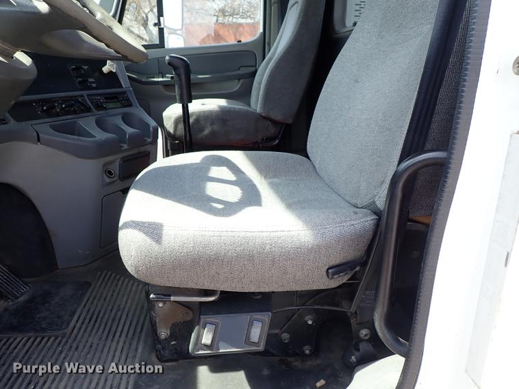 image for item DF8849 2003 Freightliner Columbia semi truck