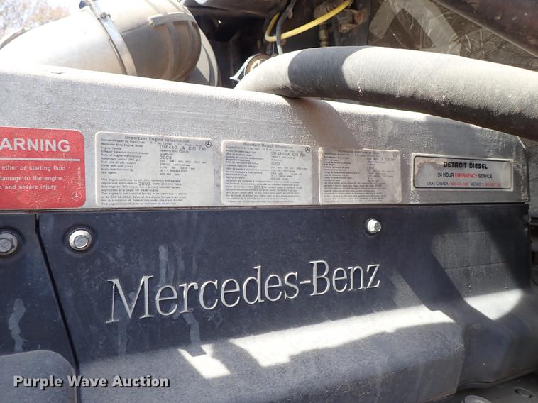 image for item DF8849 2003 Freightliner Columbia semi truck