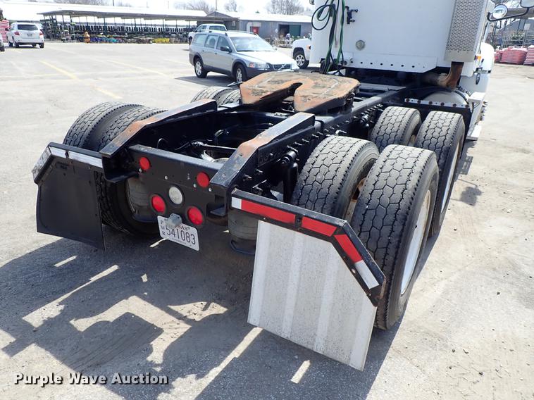 image for item DF8849 2003 Freightliner Columbia semi truck