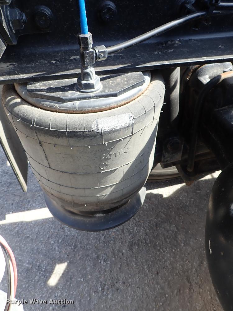 image for item DF8849 2003 Freightliner Columbia semi truck