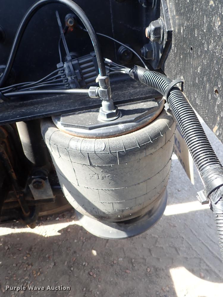 image for item DF8849 2003 Freightliner Columbia semi truck