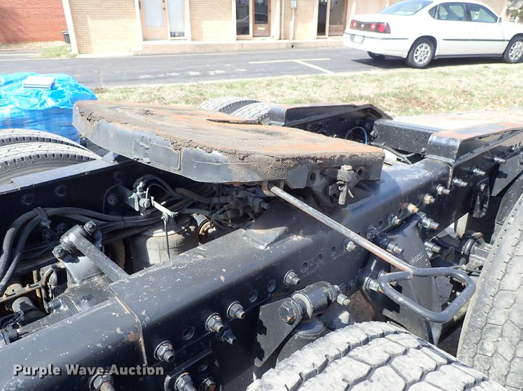 image for item DF8849 2003 Freightliner Columbia semi truck