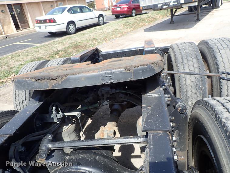 image for item DF8849 2003 Freightliner Columbia semi truck