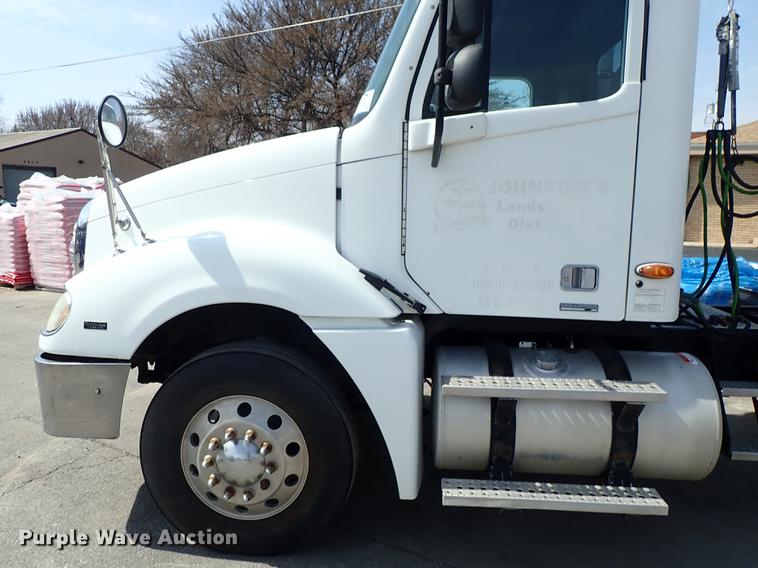 image for item DF8849 2003 Freightliner Columbia semi truck