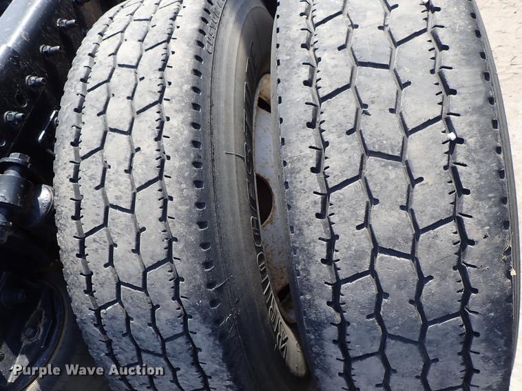 image for item DF8849 2003 Freightliner Columbia semi truck