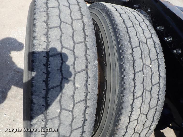 image for item DF8849 2003 Freightliner Columbia semi truck