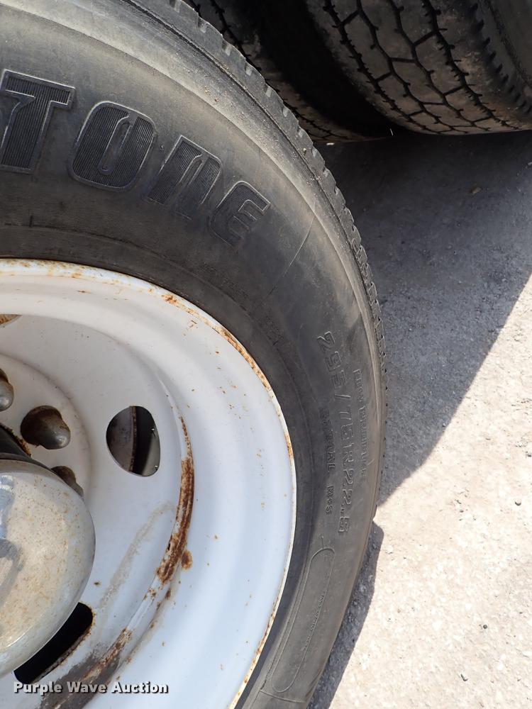 image for item DF8849 2003 Freightliner Columbia semi truck