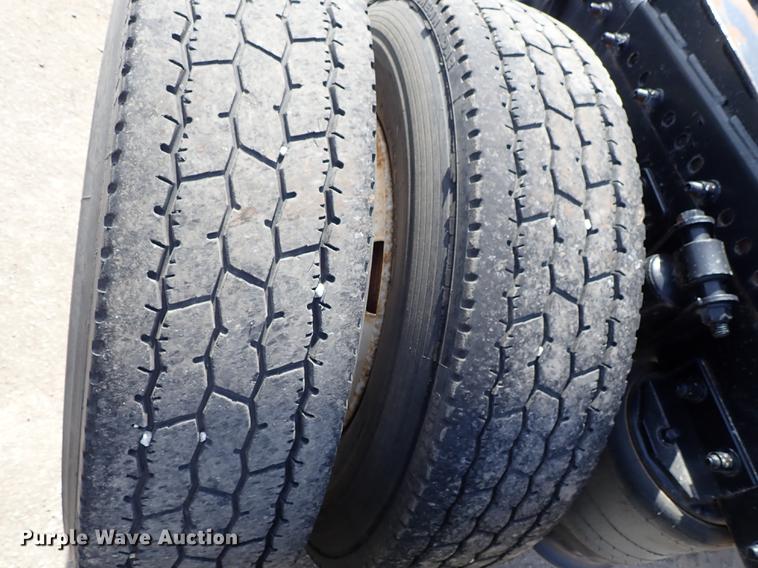 image for item DF8849 2003 Freightliner Columbia semi truck