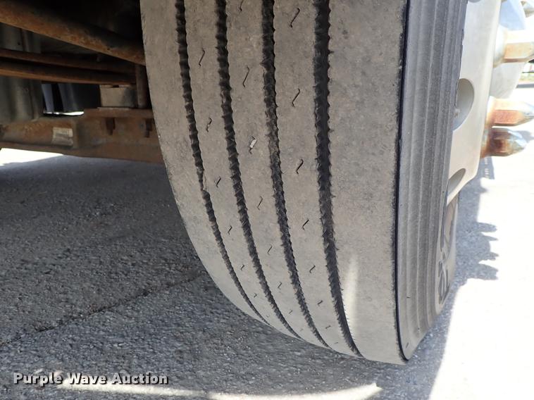 image for item DF8849 2003 Freightliner Columbia semi truck