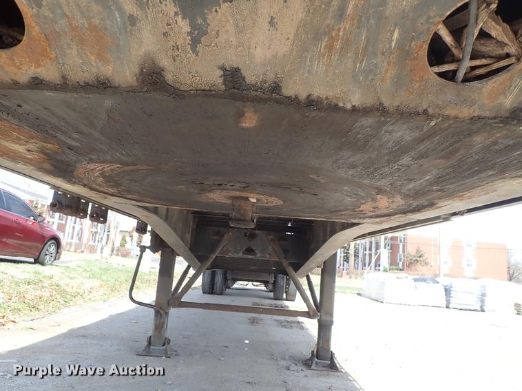 image for item DF8850 2006 Fontaine EFTW-7-8048WSAWK flatbed trailer