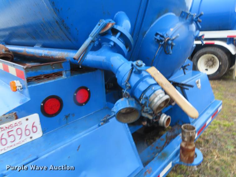 image for item DN9140 2007 shop built tank trailer