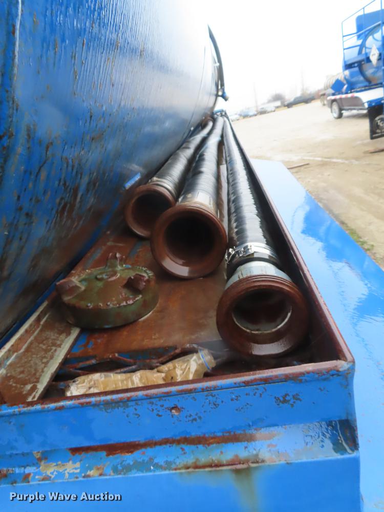 image for item DN9140 2007 shop built tank trailer