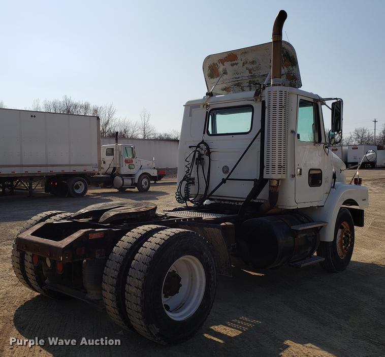 image for item EN9842 1996 Volvo WG semi truck