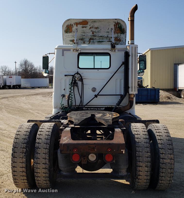 image for item EN9842 1996 Volvo WG semi truck